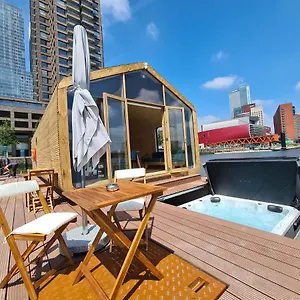 Hébergement de vacances Wikkelboat Nr5 At Floating Rijnhaven Rotterdam